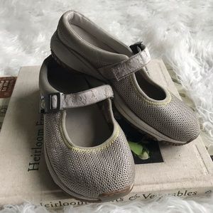 MERRELL Women's Encore MJ‎ Beige Mesh Mary Jane